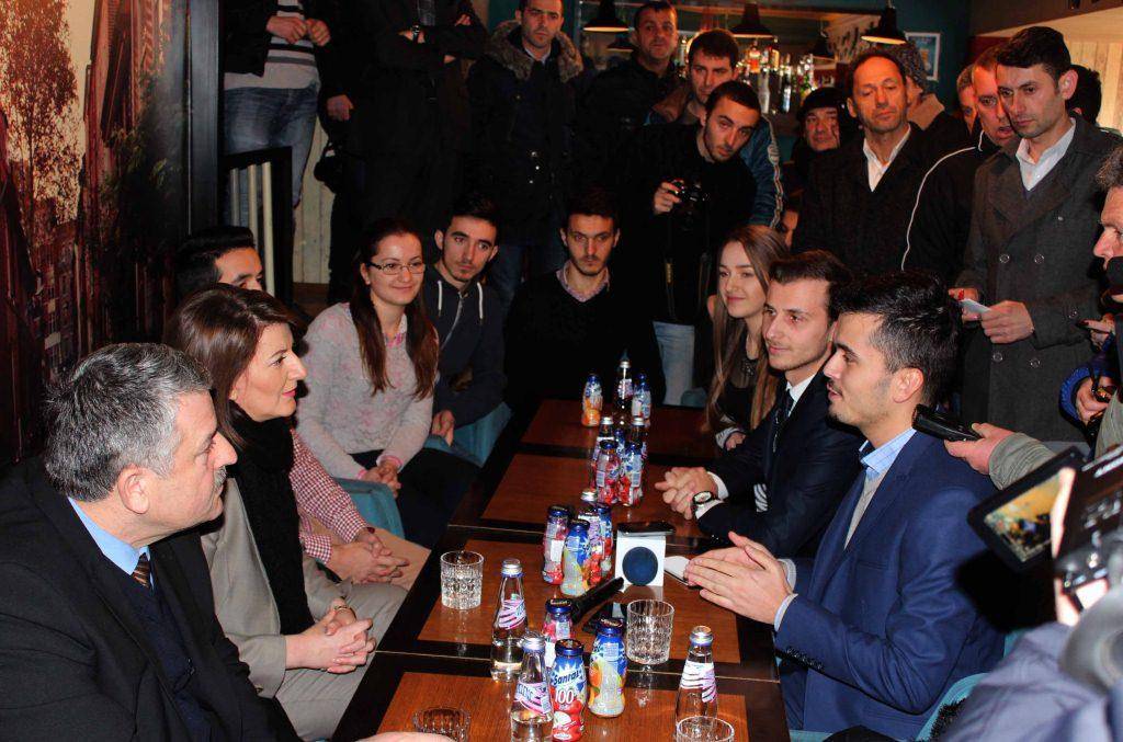 Jahjaga: Rruga e ikjes nga vendi nuk është zgjidhje e problemeve