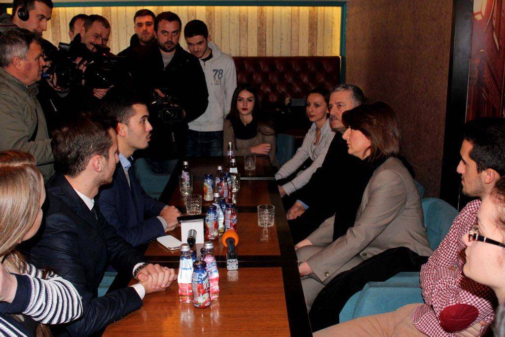 Jahjaga: Rruga e ikjes nga vendi nuk është zgjidhje e problemeve