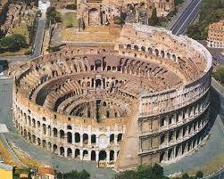 Turistet e vandalizojnë Koloseun e Romës dhe bëjnë ‘selfie’