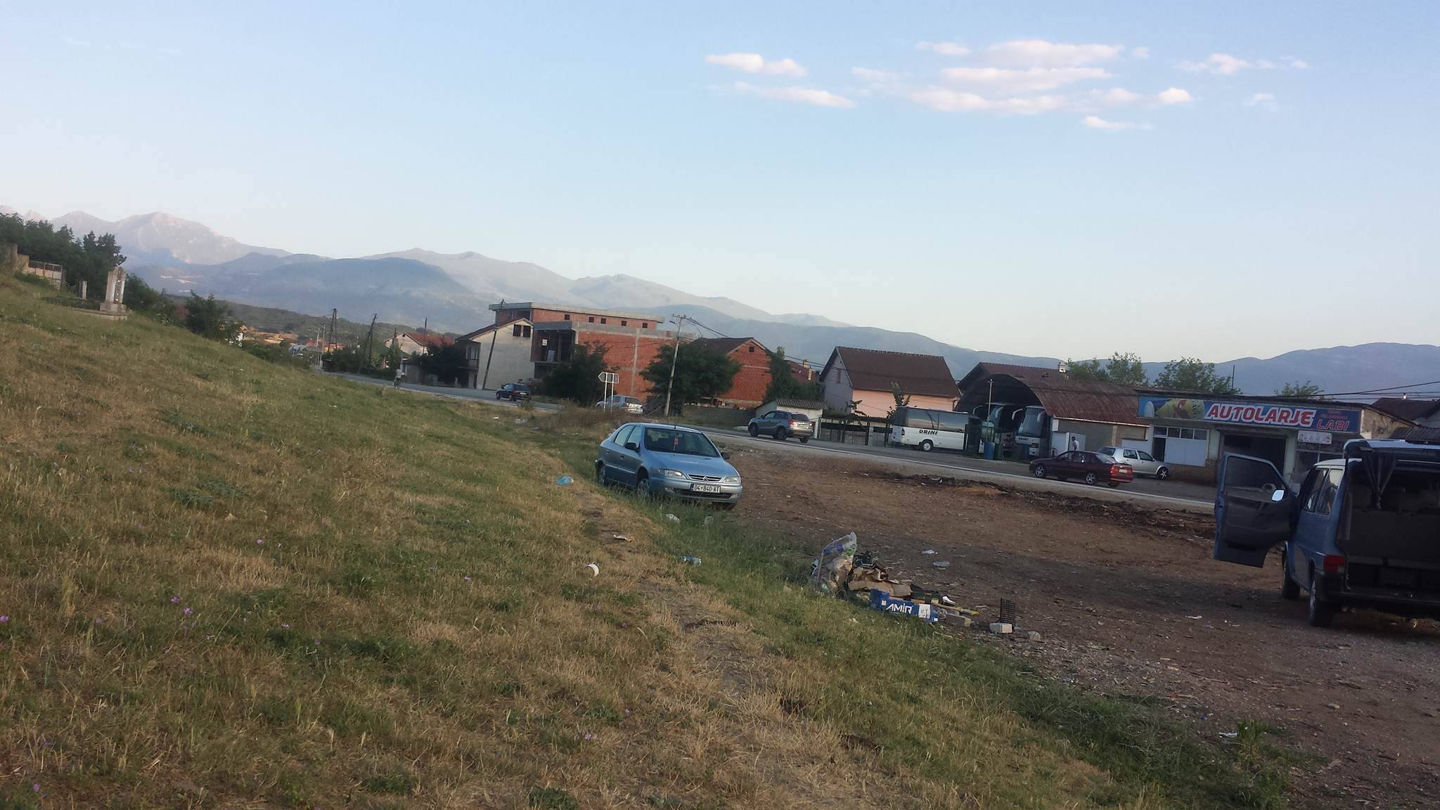 Banorët e rregullojnë vetë parkun e fshatit Piranë