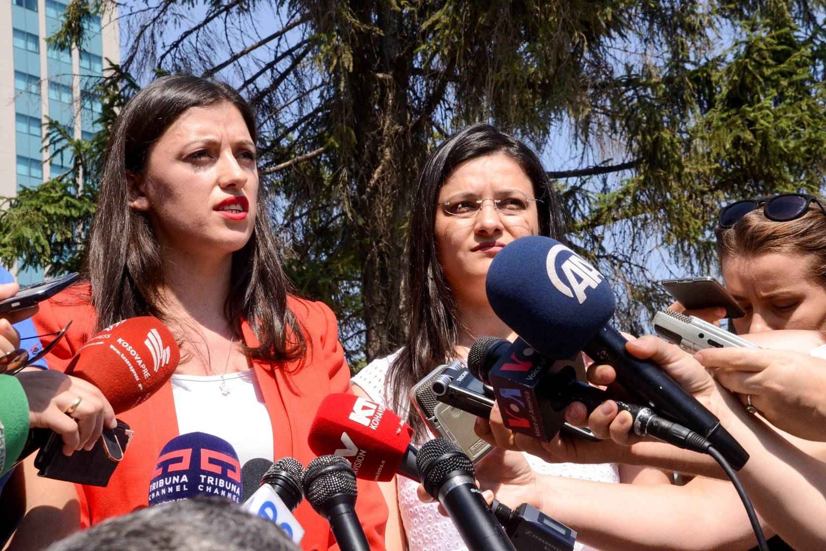 Vetëvendosje dorëzon kallëzim penal kundër ngritjes së pagave të Qeverisë