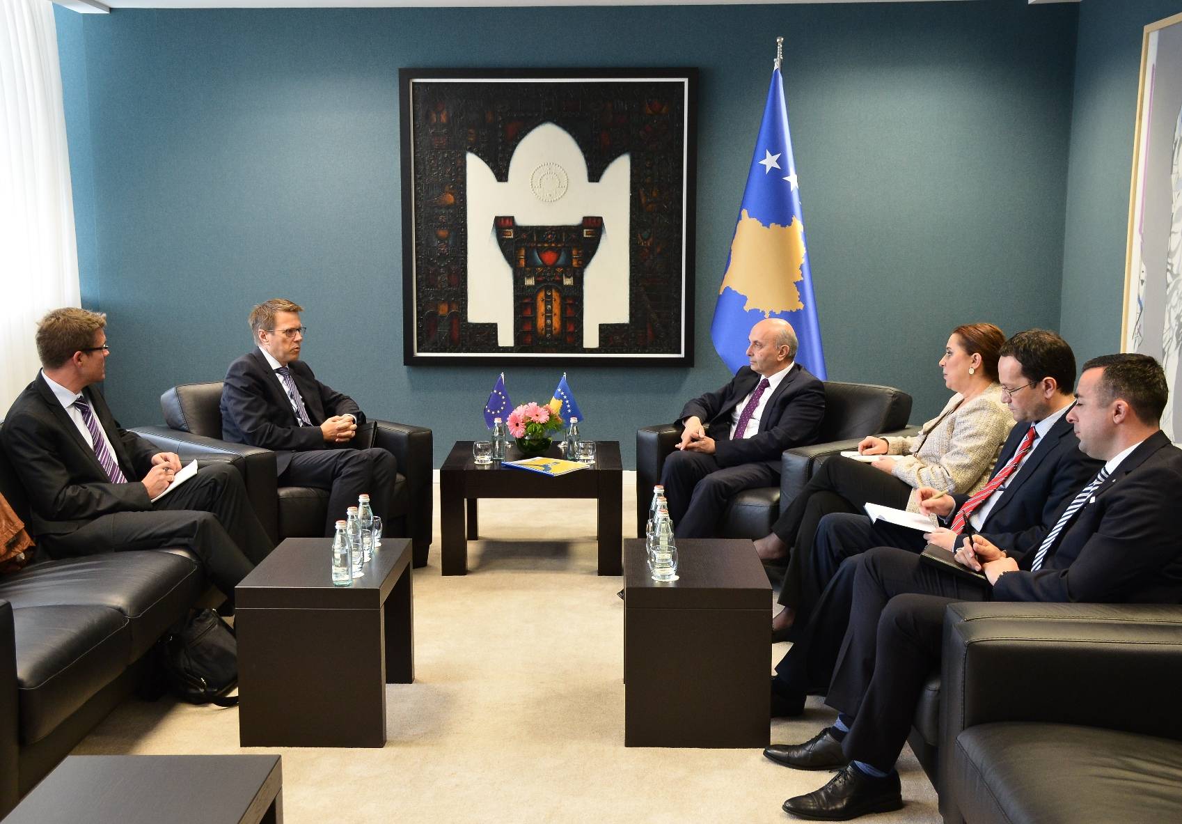 Zhbogar i dorëzon Mustafes Raportin e Progresit për Kosovën