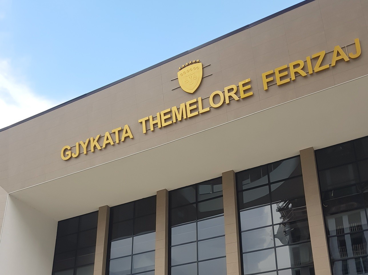 Gjykata në Ferizaj paraburgos dy të dyshuar për vjedhje të rëndë 