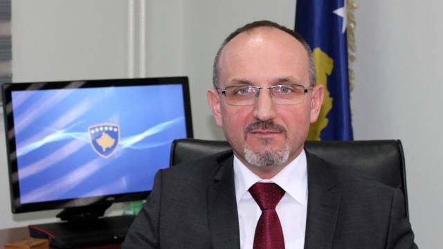 Ministri Rrahmani dyshon në cilësinë e barnave në Kosovë