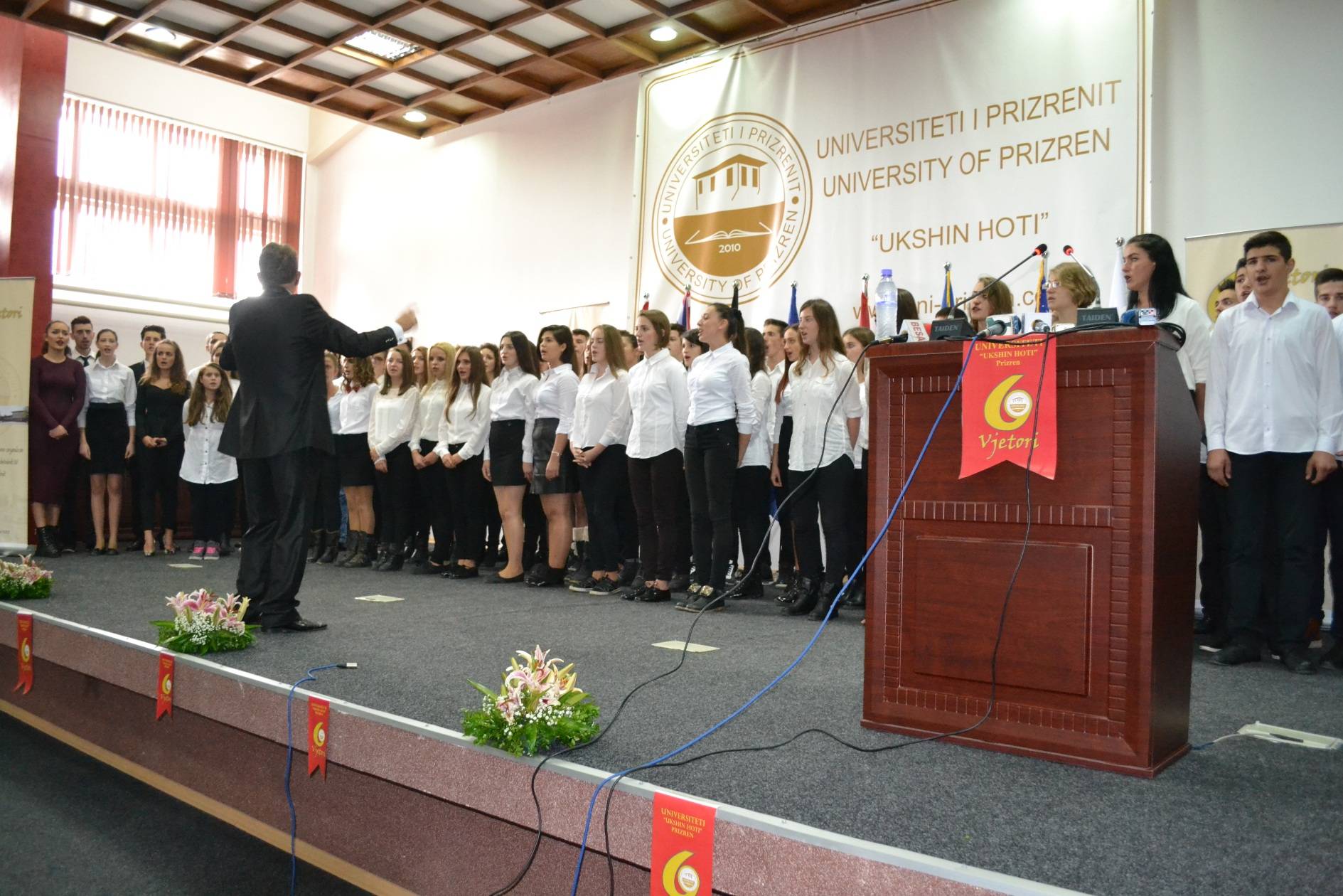 Shënohet 6-vjetori i themelimit të Universitetit “Ukshin Hoti”  