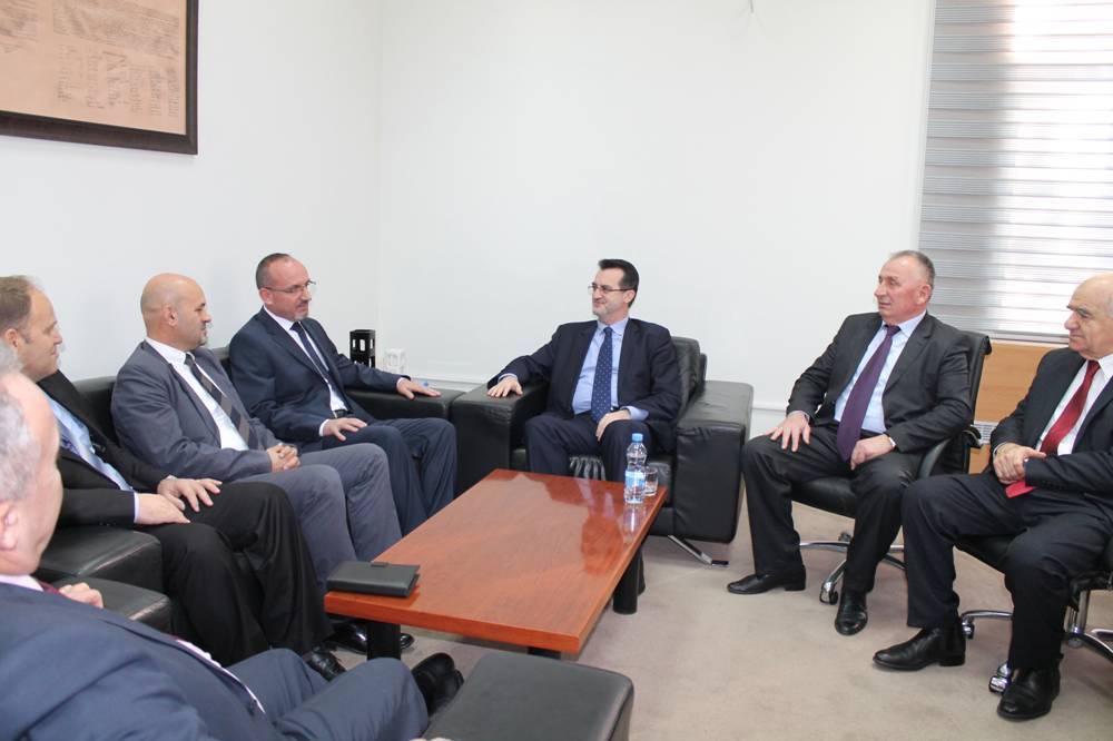 Ministri Imet Rrahmani fillon detyrën e Ministrit të Shëndetësisë