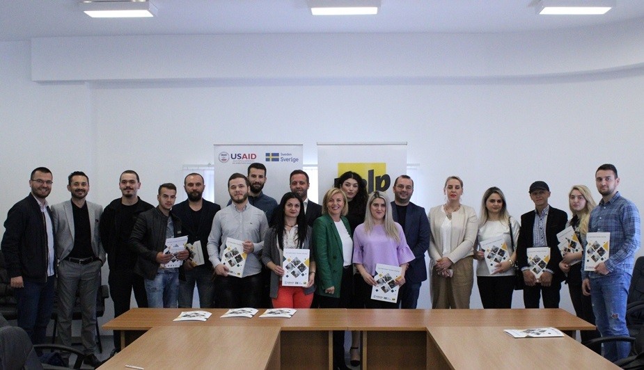 12 të rinj të Gjilanit përfitojnë grante për ndërmarrësi