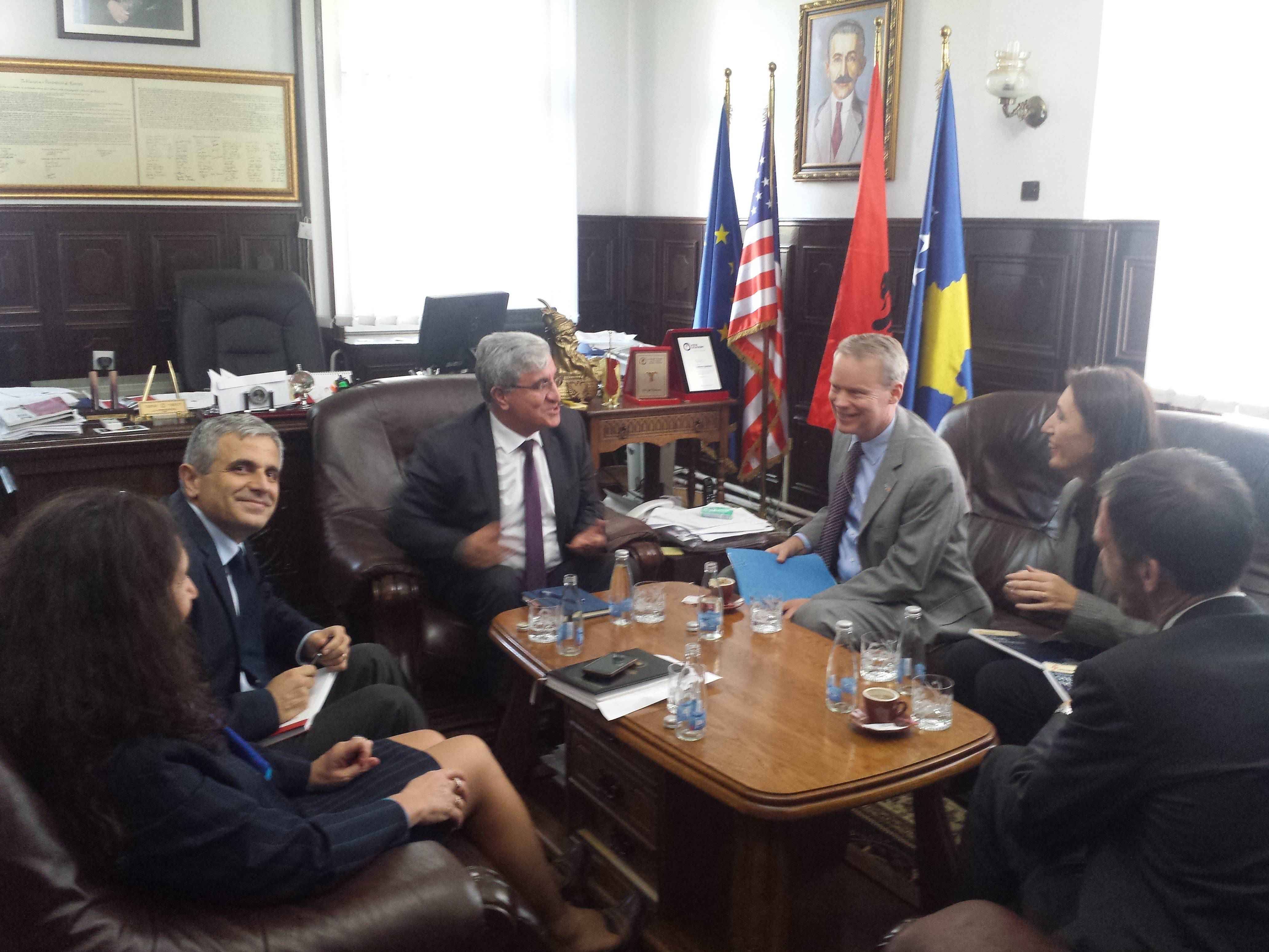 Ambasadori Delawie konfirmon mbështetjen për rektorin Zejnullahu