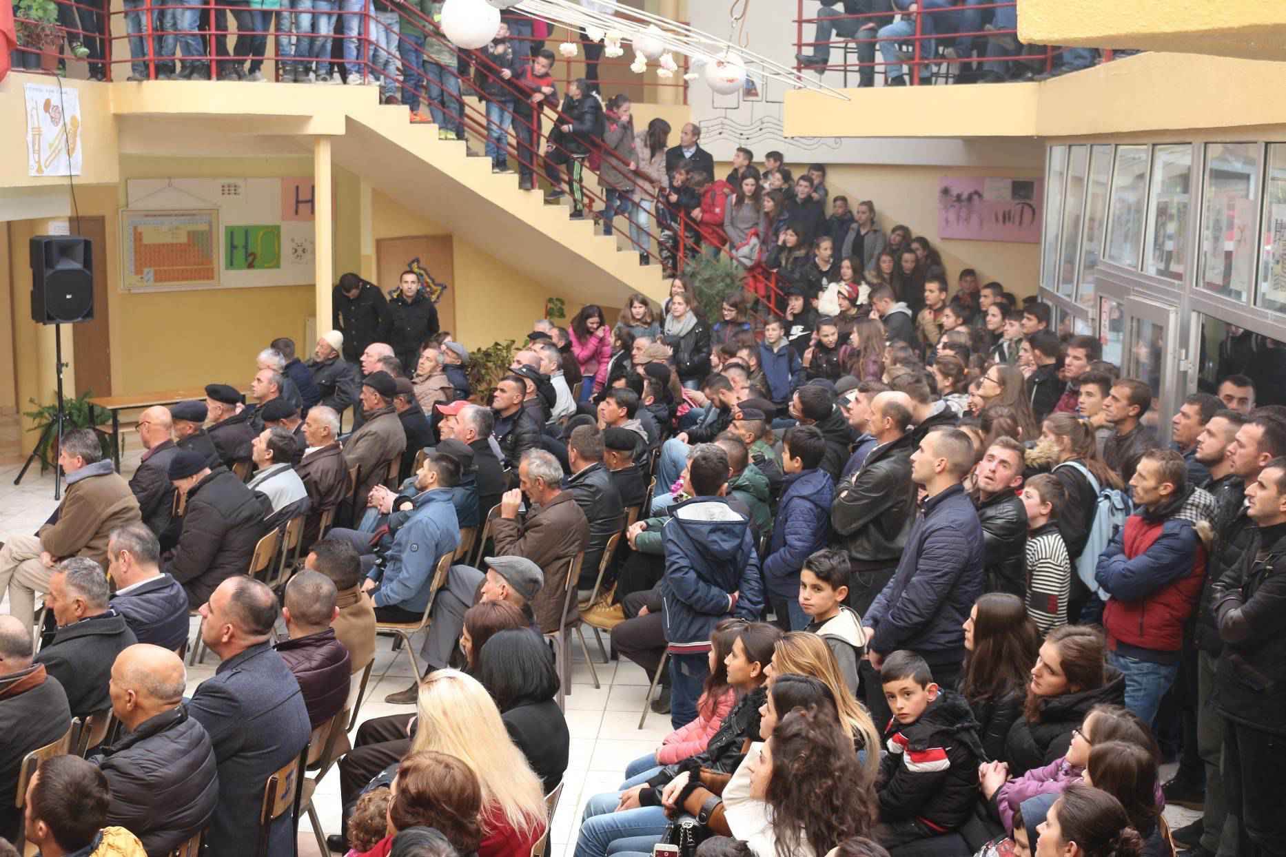 Zbulohet pllaka përkujtimore në shtëpinë e heroit Jetë Hasani