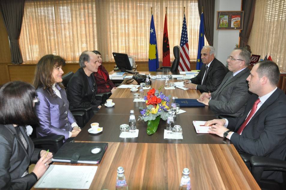 Ministri Buja priti rektorin e Universitetit të Primorjes 