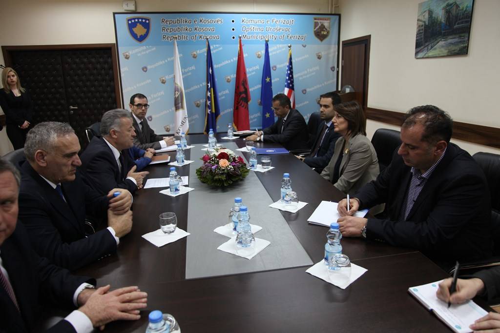 Jahjaga vizitoi Mamushën, Dragashin, Vitinë e Ferizajn