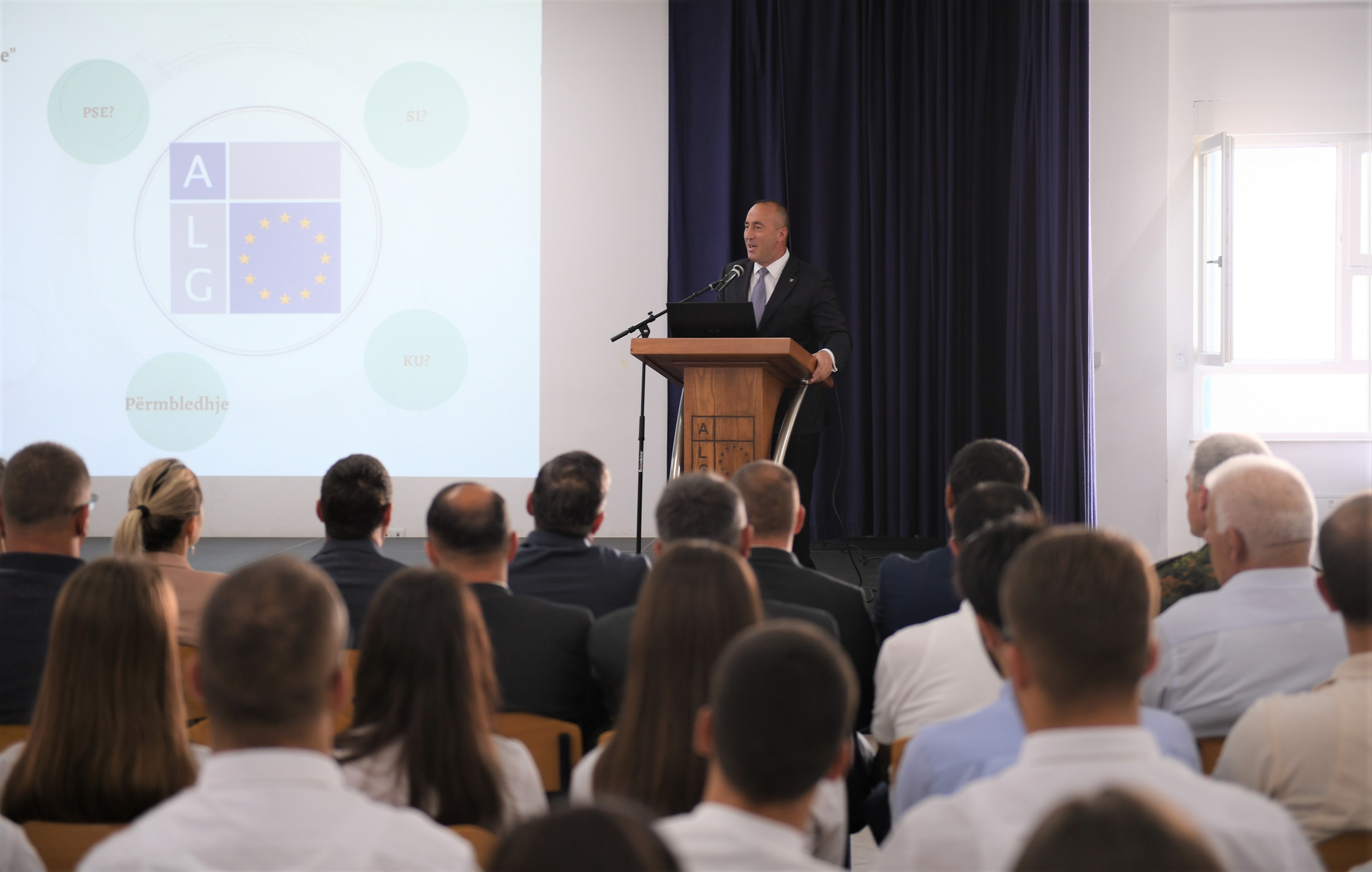 Haradinaj: Shkollimi i të rinjve duhet bazuar në nevojat e tregut evropian