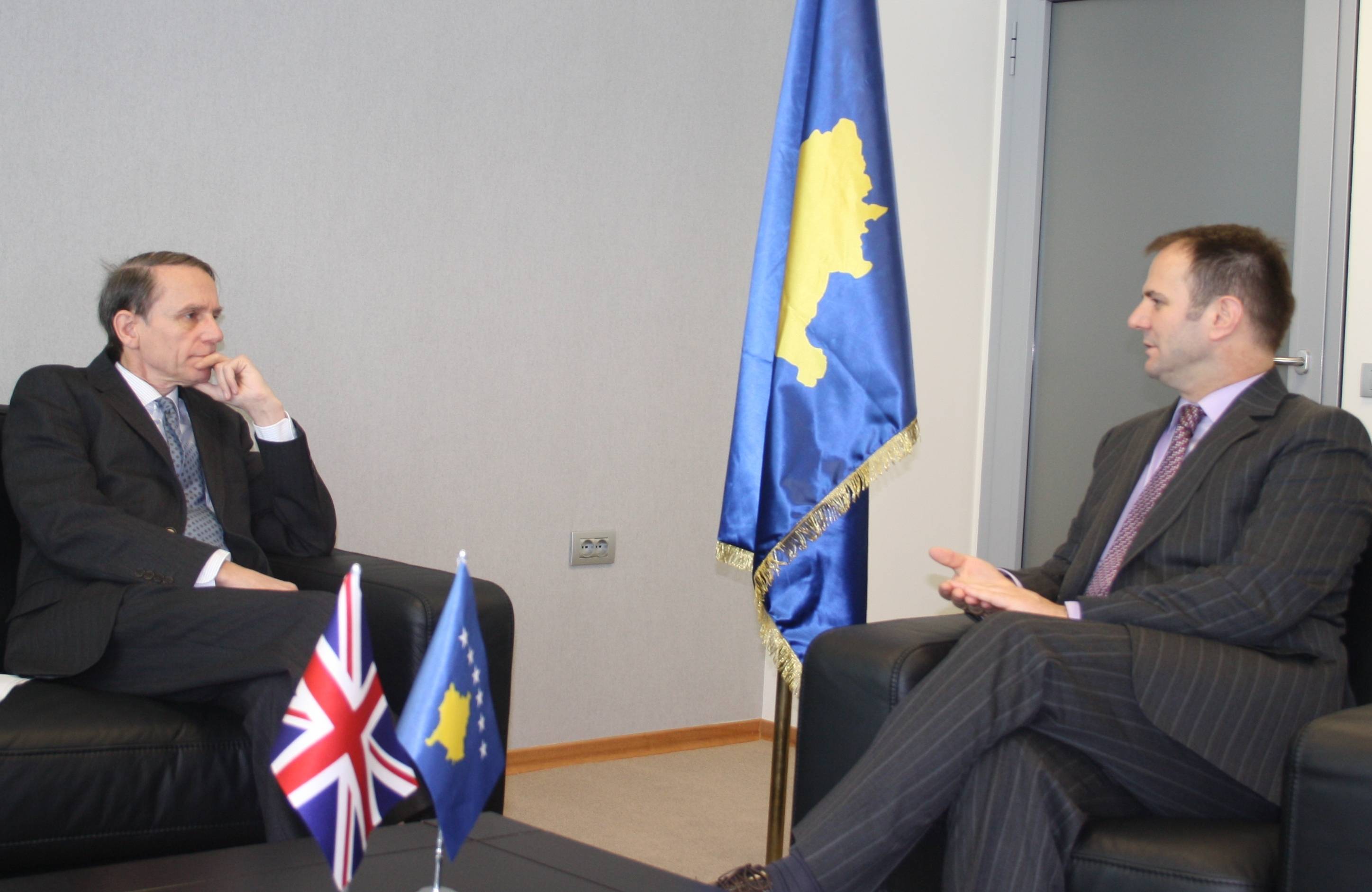 Zëvendëskryeministri Kuçi u takua me ambasadorin britanik, Cliff