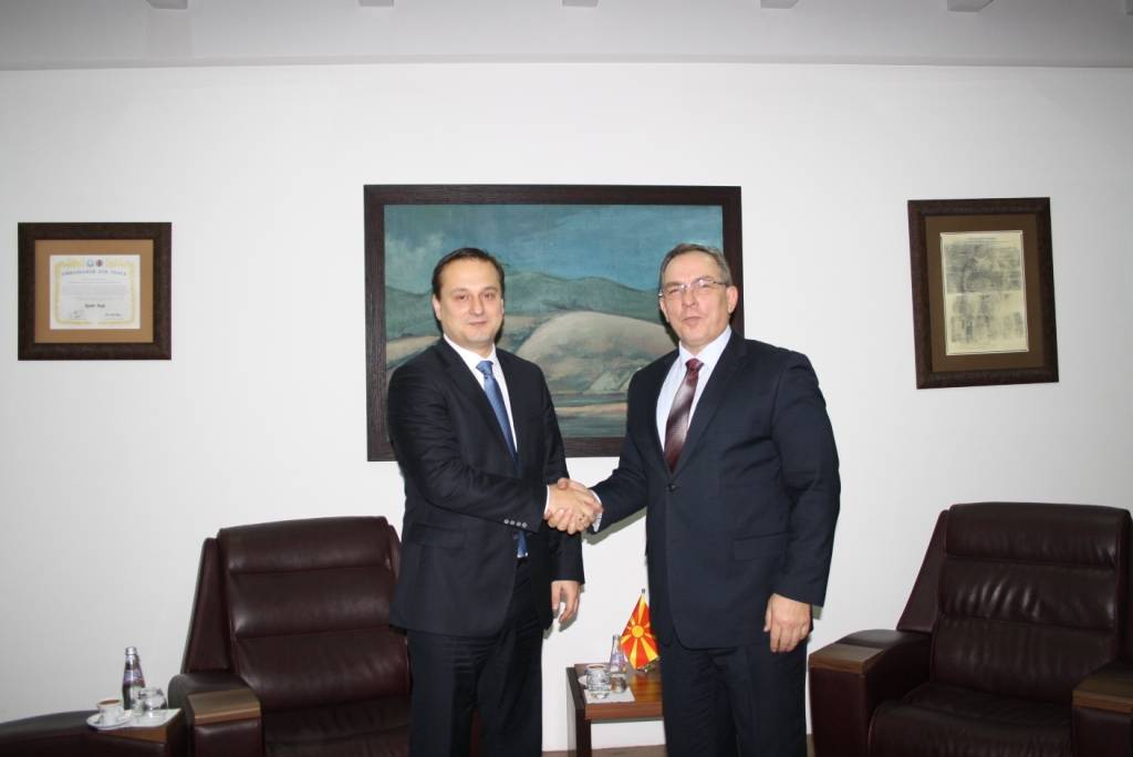Ministri Buja priti në takim ambasadorin e ri të Maqedonisë