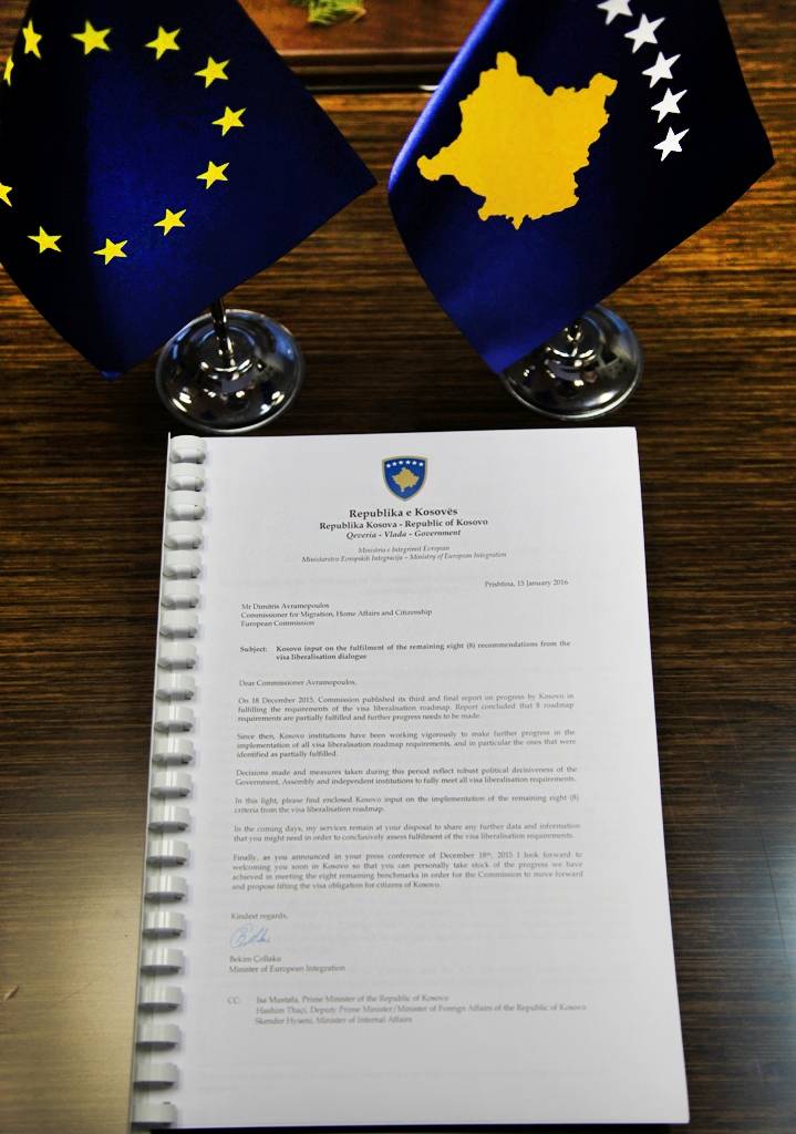 Çollaku dorëzon raportin e fundit për liberalizim të vizave