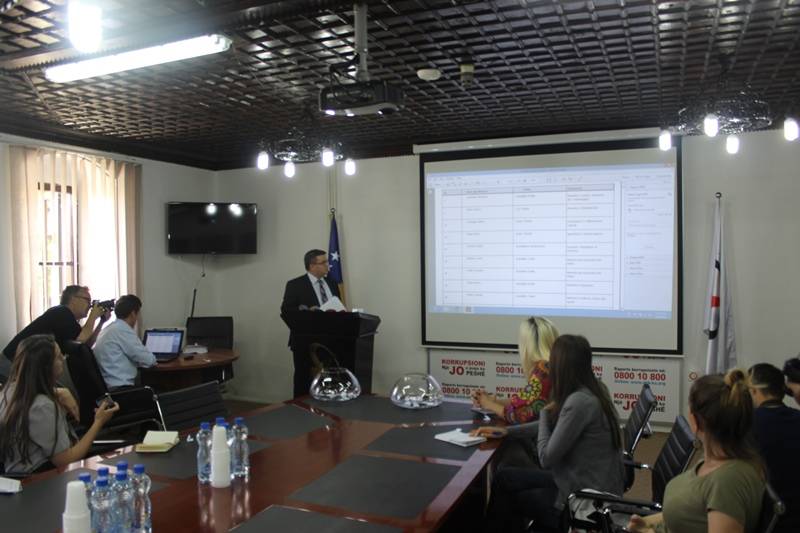 AKK hedh shortin për kontrollin e pasurisë së zyrtarëve të lartë publik 