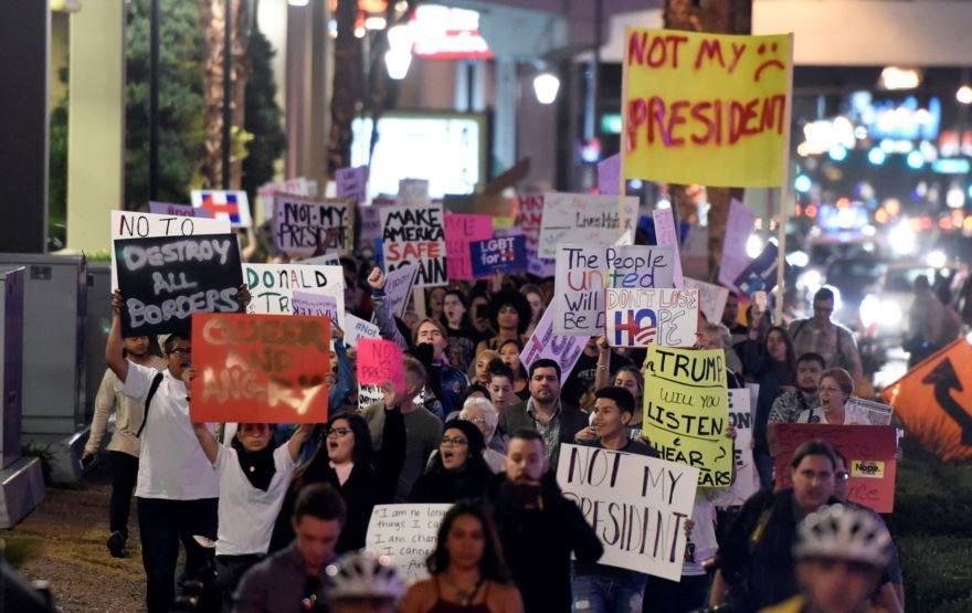  Mijëra studentë protestojnë kundër Trump në SHBA