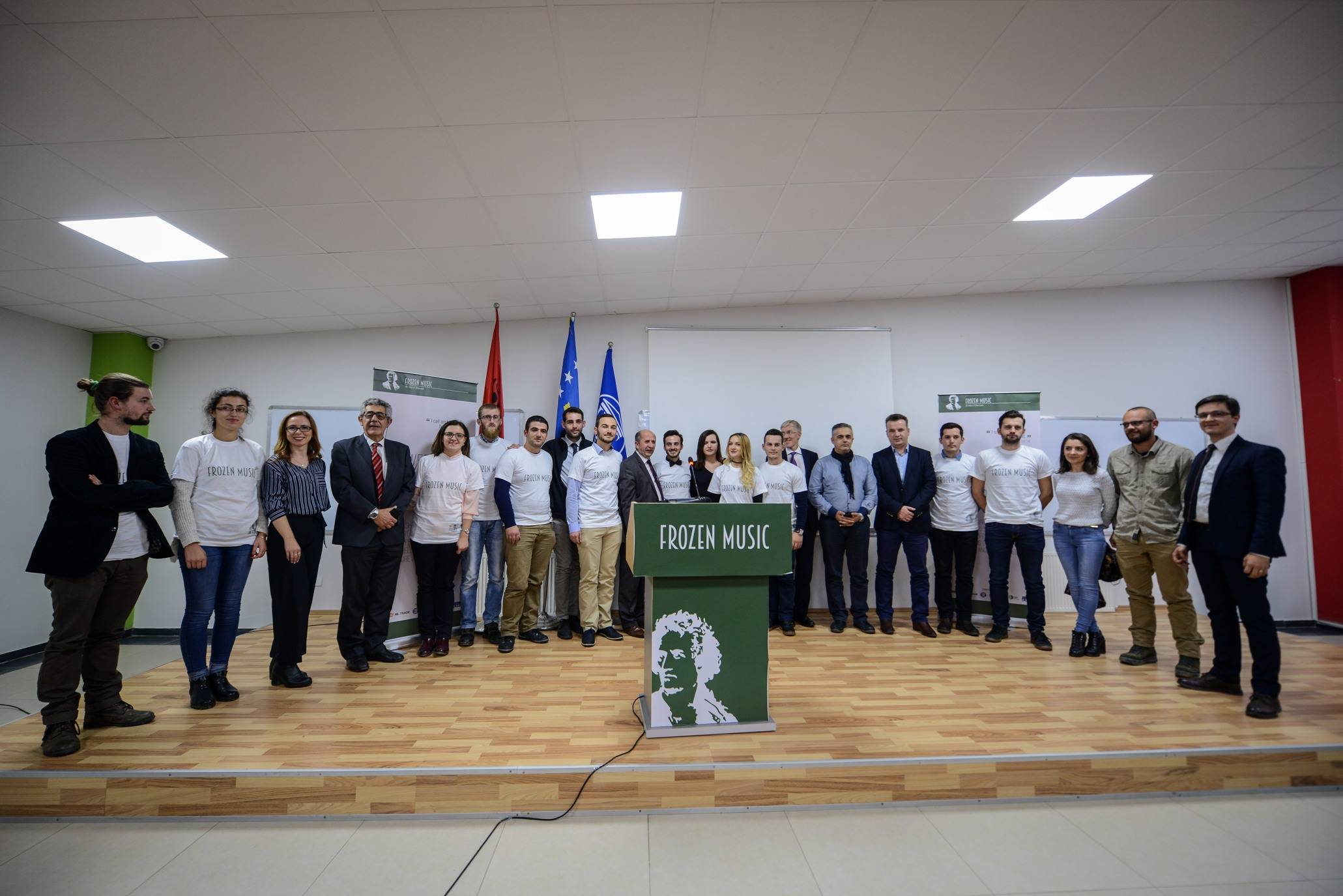 Ndahen çmimet e garës për bursa në projektin