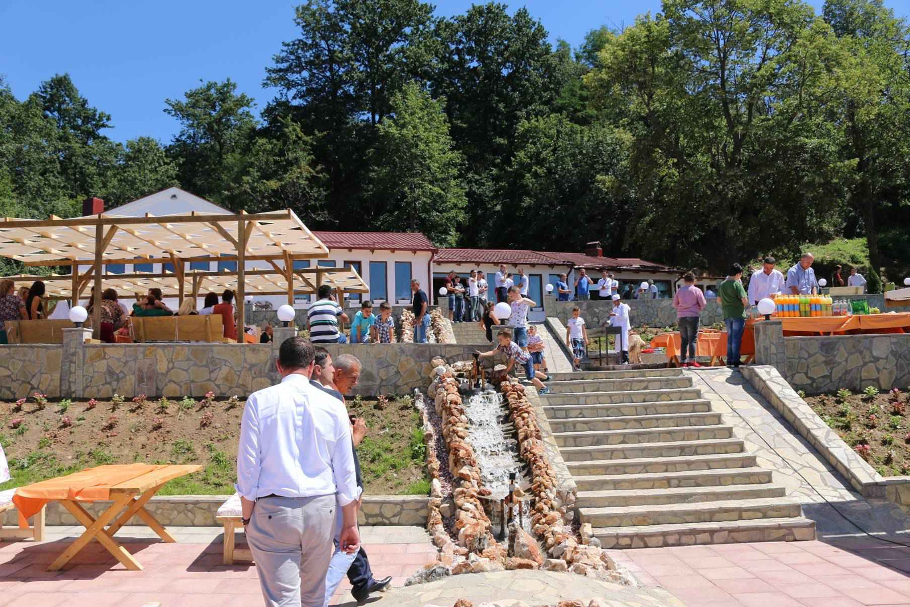 Përurohet fshati turistik 