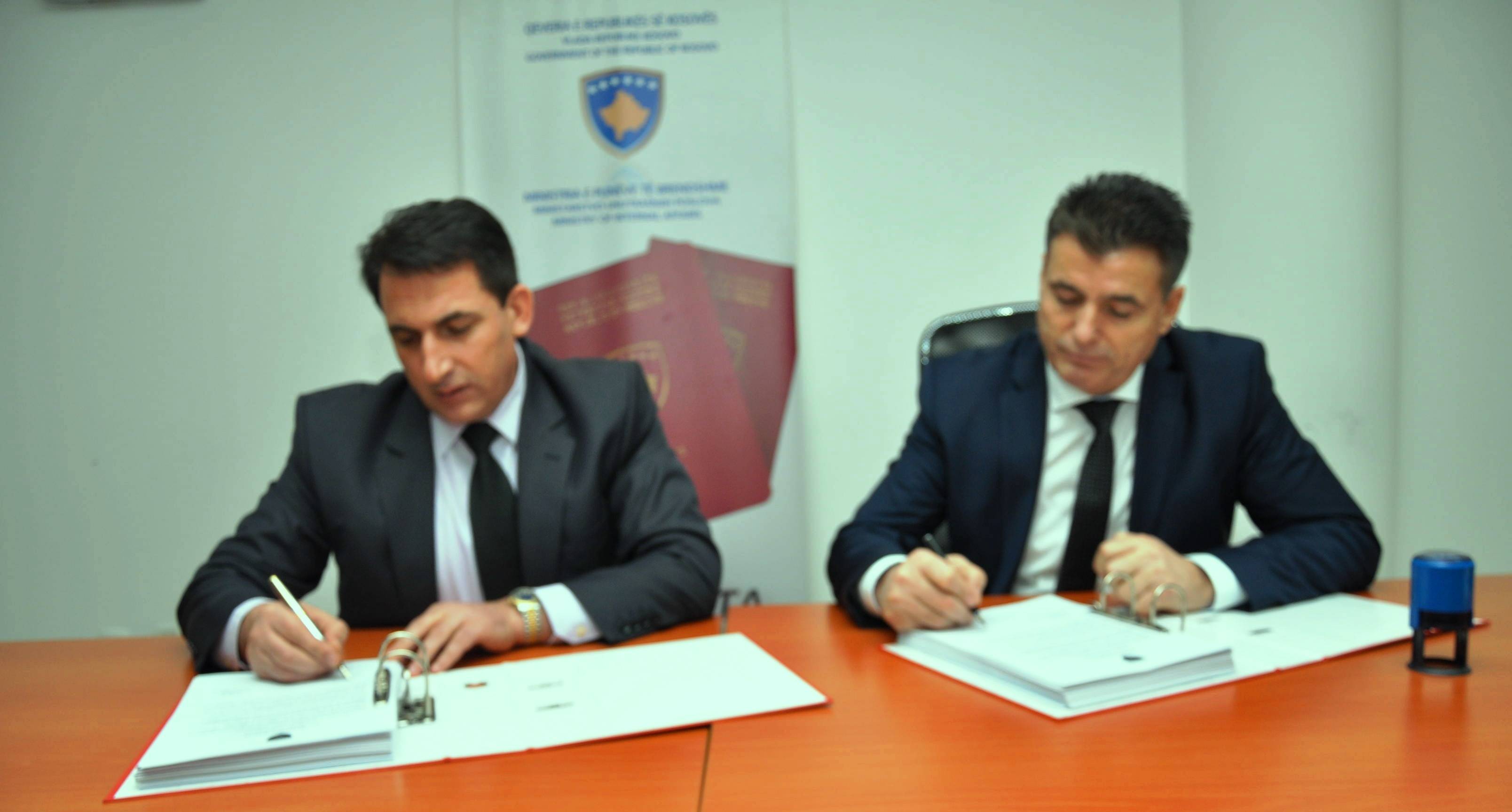 Komunës së Mitrovicës  i dorëzohen librat e certifikuar të gjendjes civile