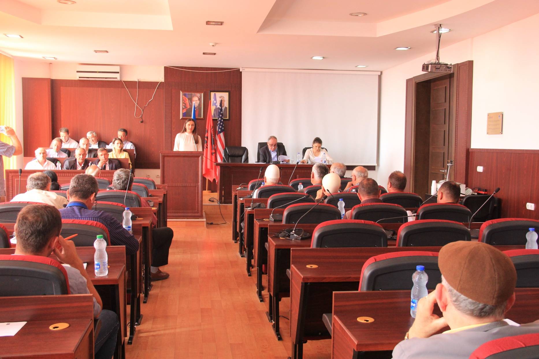Kryetari Rugova dëgjon shqetësimet e qytetarëve