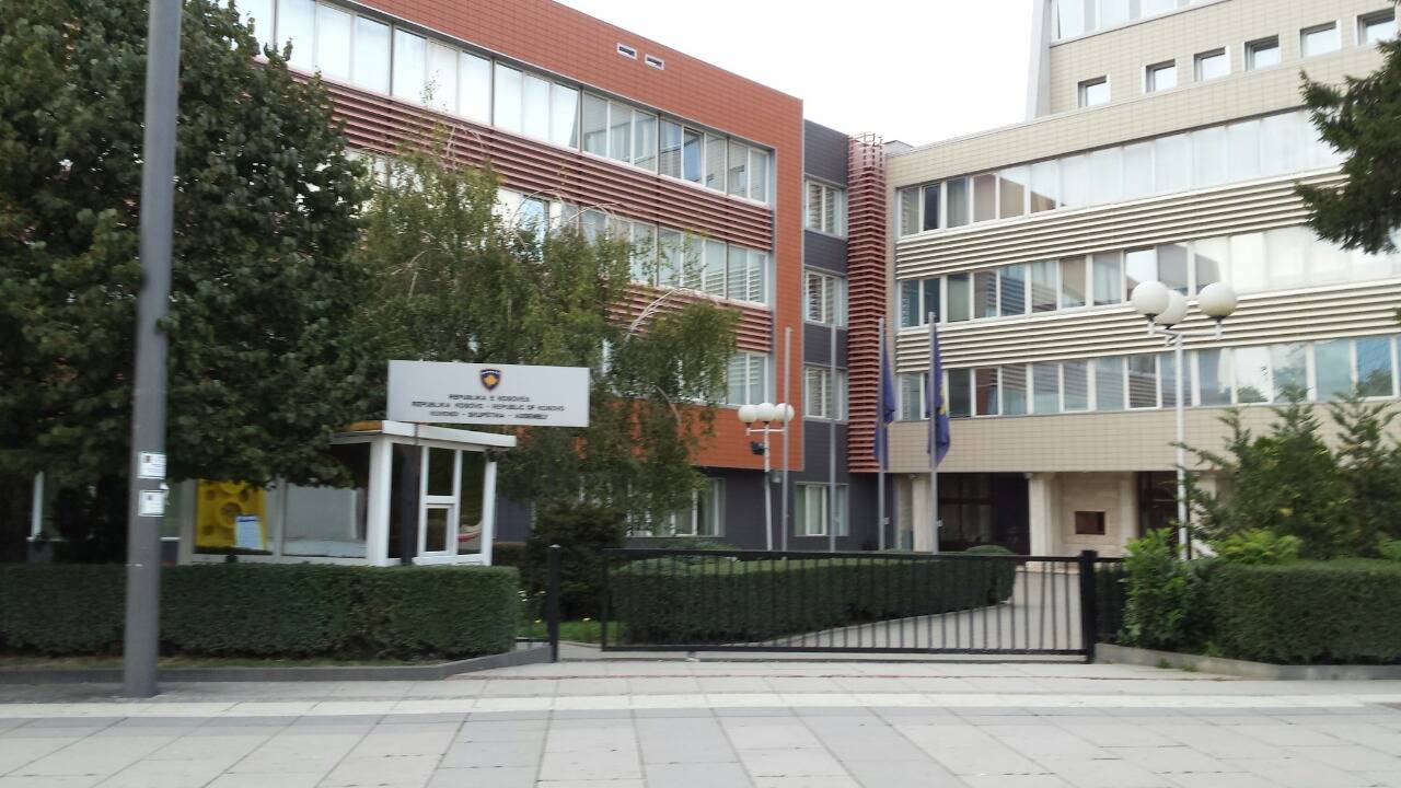 Zharku, Hyseni e Maxhuni raportojnë para komisioneve parlamentare