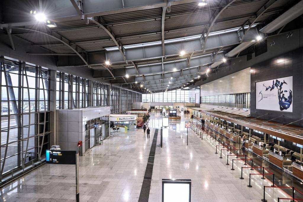 Aeroporti i Prishtinës vazhdon largimin e punëtorëve nga puna