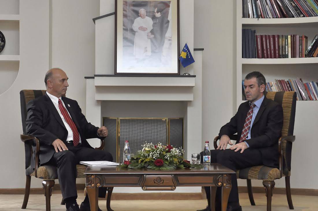 Ministri Shala priti në takim njohës drejtuesit e Komitetit Olimpik të Kosovës