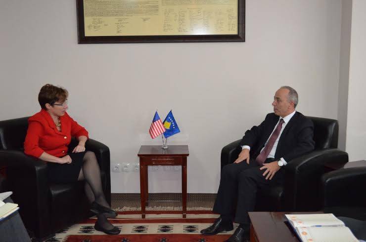 Ministri Zharku, takohet me ambasadoren e SHBA-ve Jacobson
