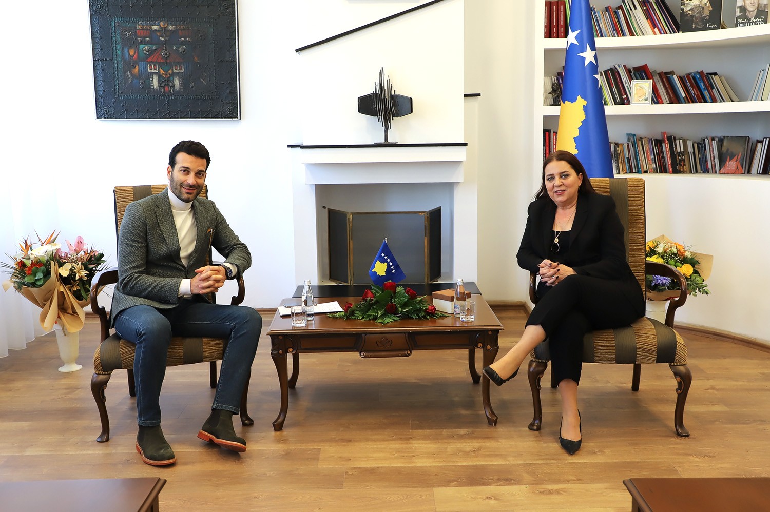 Ministrja Dumoshi përkrahë promovimin e kulturës shqiptare nëpër botë 