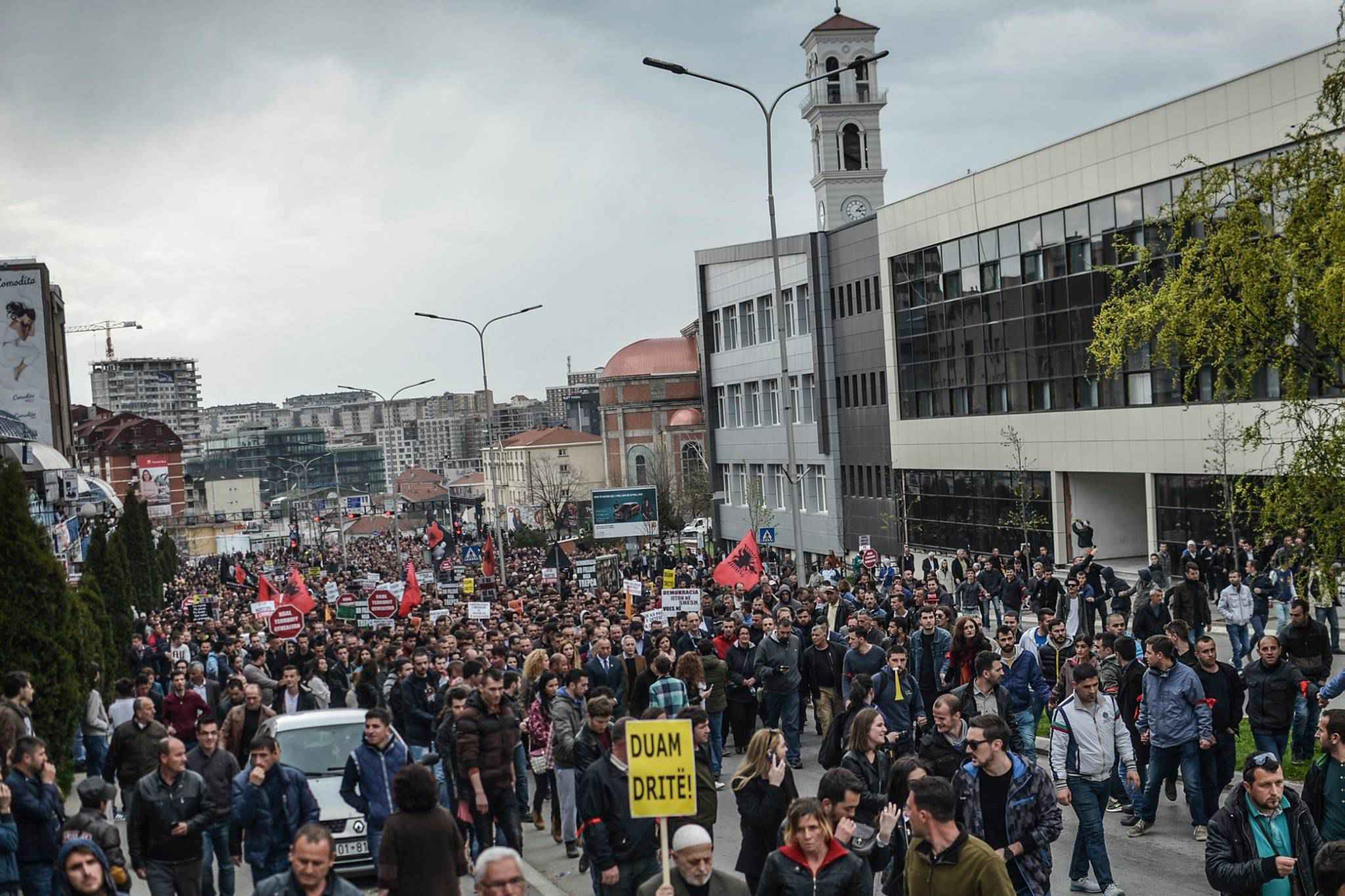 Mbi 20 mijë protestues, marshojnë drejt ndërtesës së RTK-së