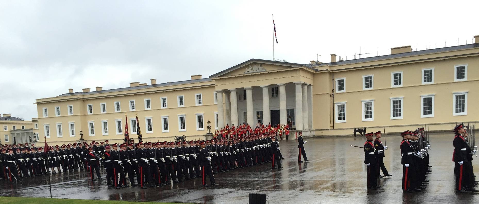 Adison Gara diplomon në Akademinë Ushtarake Mbretërore të Britanisë