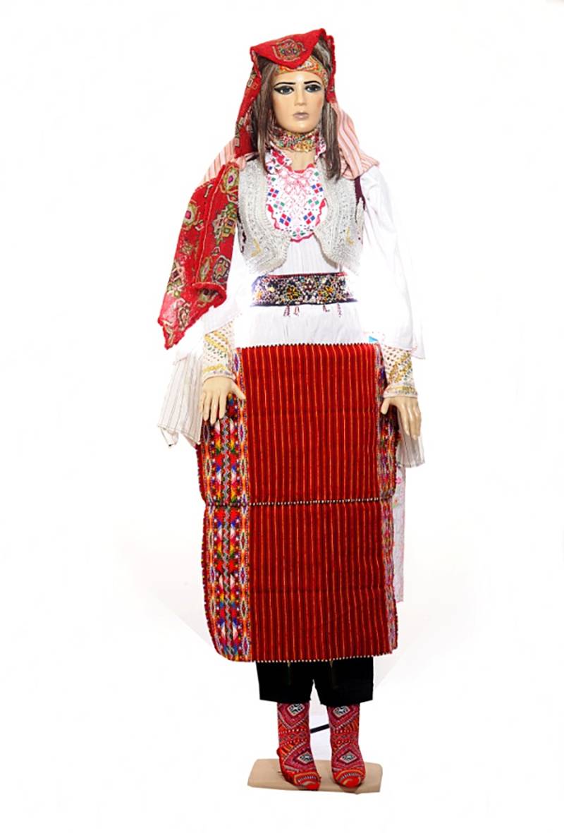 Ansambli Shota hap ekspozitën e përhershme të veshjeve