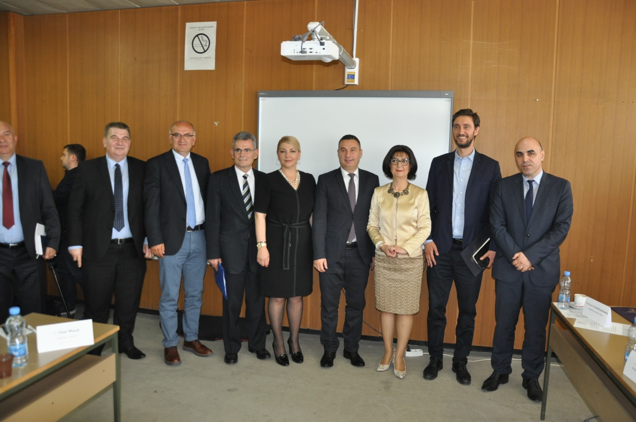 Ministri Bytyqi mori pjesë në tryezën për krizën në Fakultetin e Mjekësisë