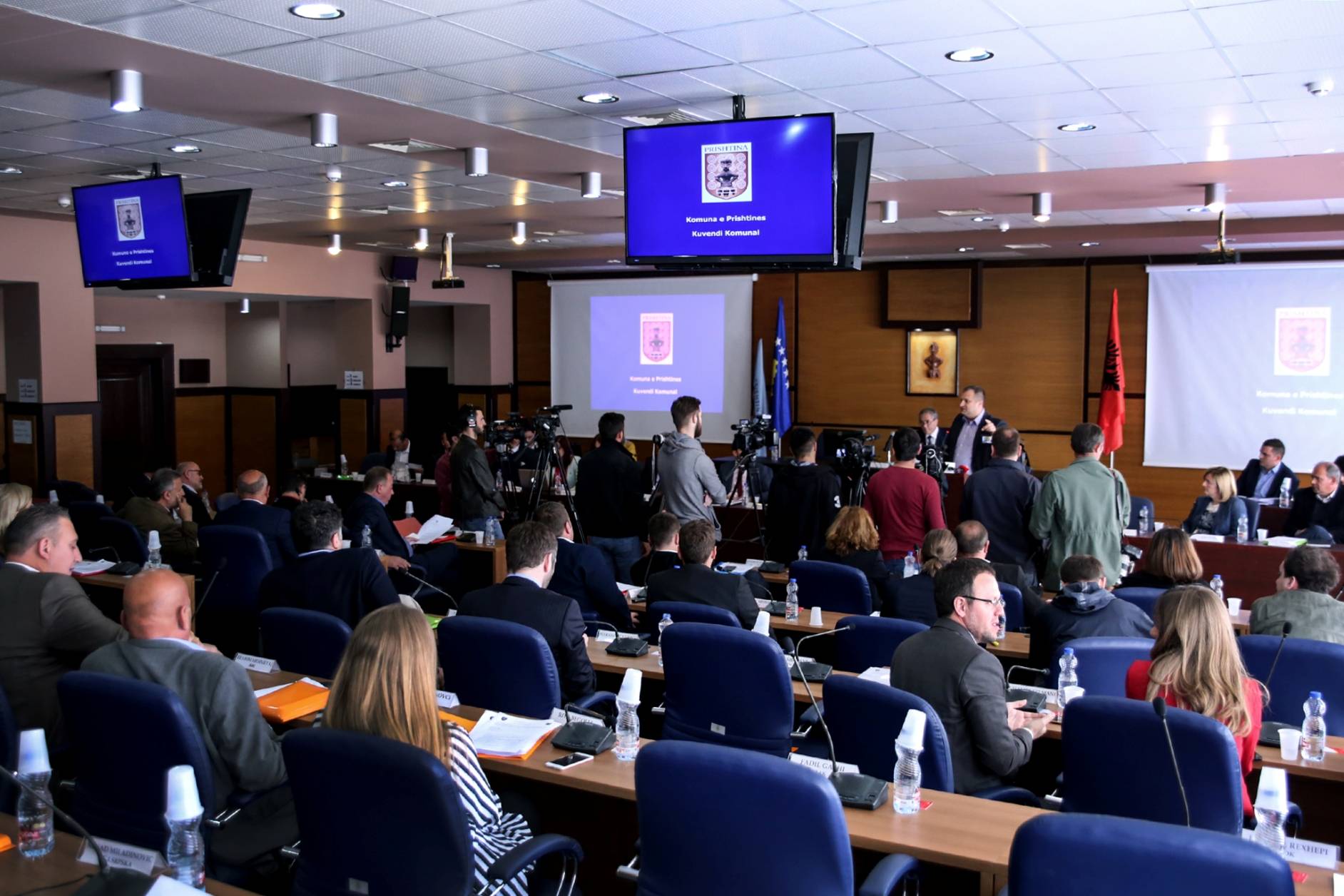 Miratohet buxheti për vitin 2017 në Kuvendin Komunal të Prishtinës
