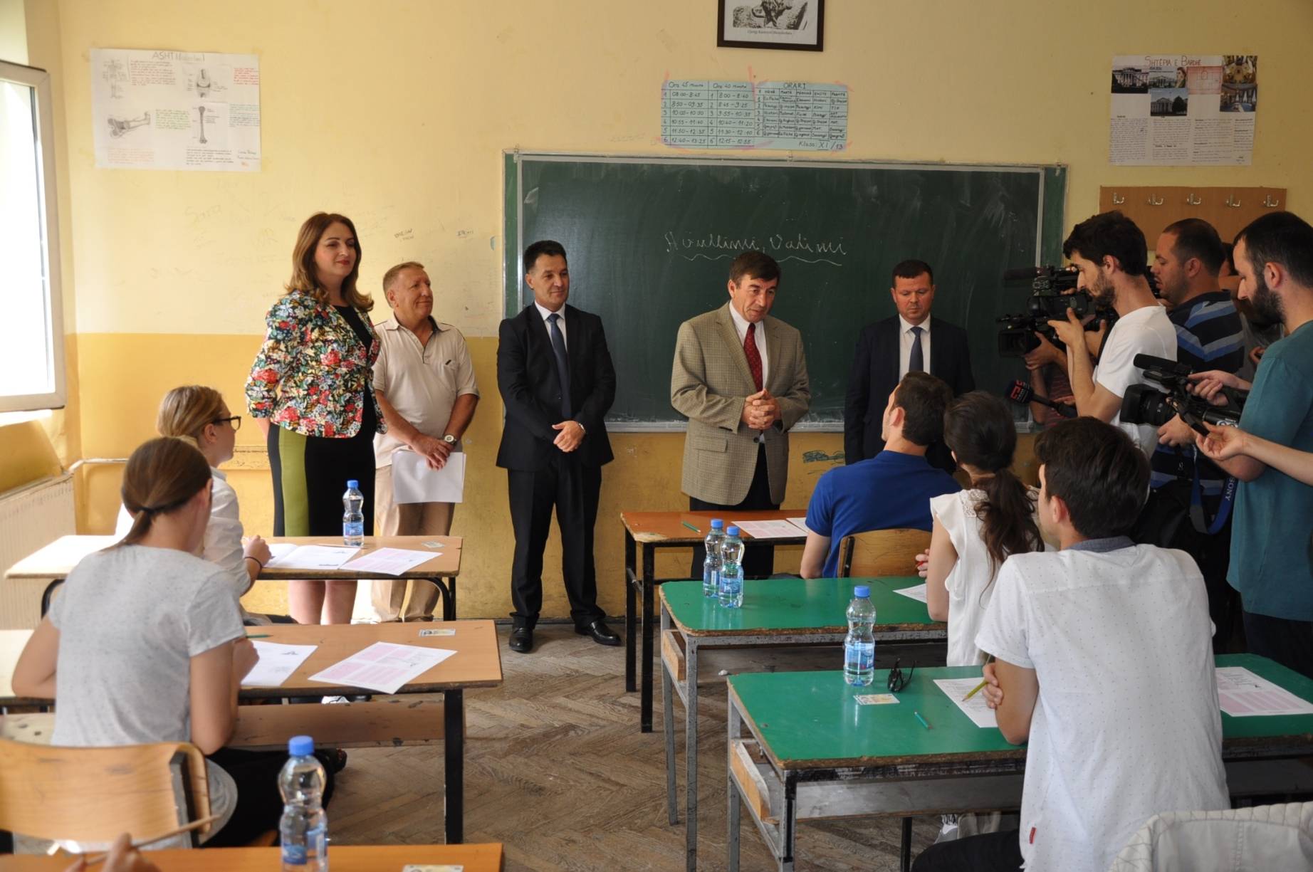 Rreth 32 mijë maturanë sot iu nënshtruan Provimit të Maturës