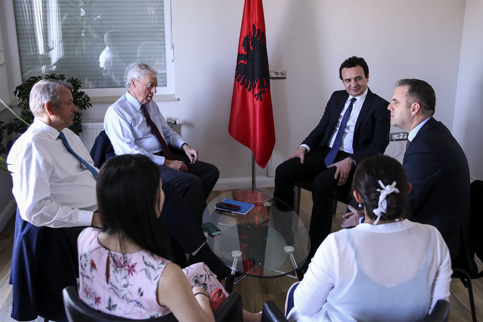 Kurti priti delegacionin e organizimit të lutjeve të mëngjesit