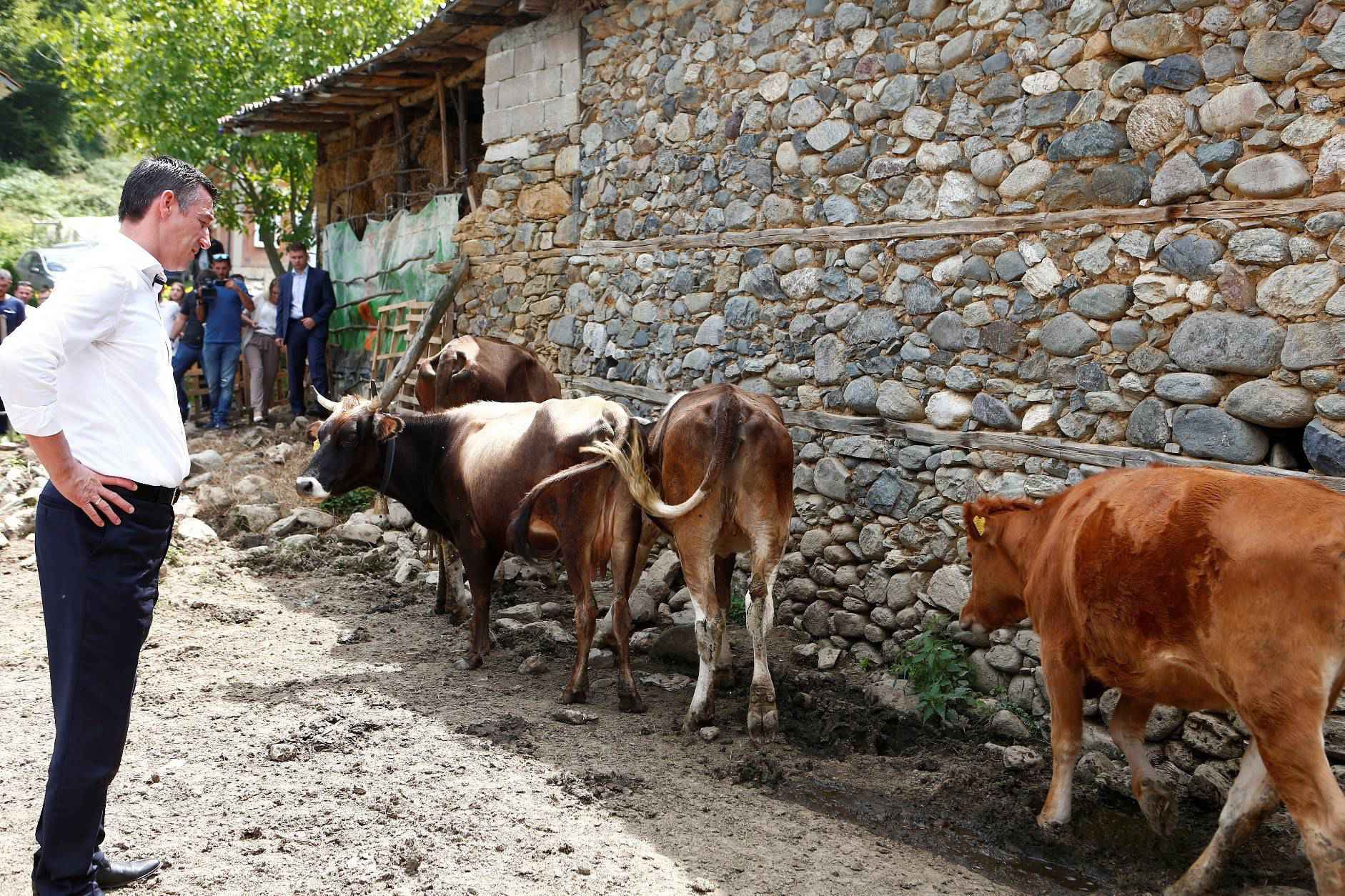 Veseli premton perkrahje për fermerët që janë dëmtuar nga sëmundja gungore
