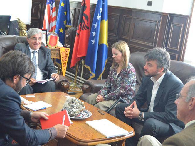 Zejnullahu takohet me donatorët e Universitetit të Prishtinës