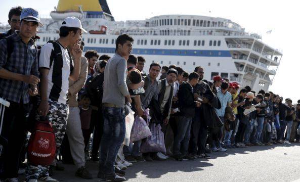 Dyfishohet numri i emigrantëve që kalojnë Detin Mesdhe