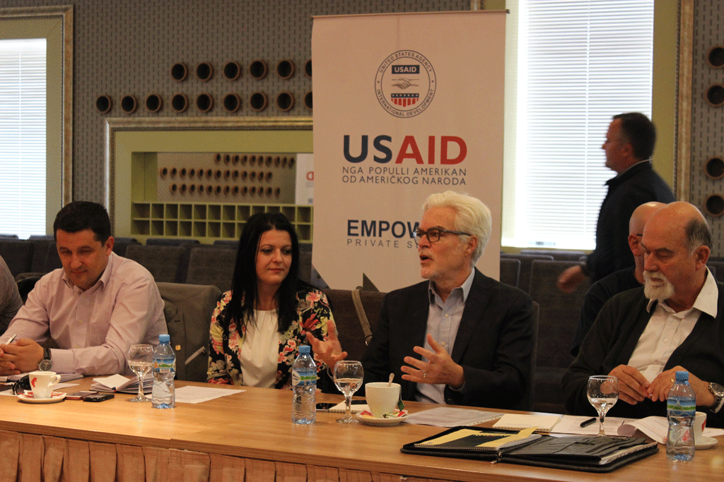 Mbahet konventa e industrisë së drurit e cila promovon fuqizimin e eksportit