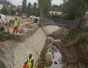 Përurohet rregullimi i shtratit të lumit në Gadime të Ulët
