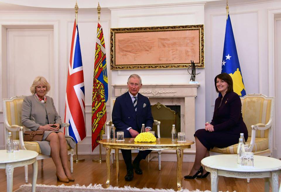 Jahjaga dekoroi Princin Charles me Urdhrin për Paqe e Demokraci