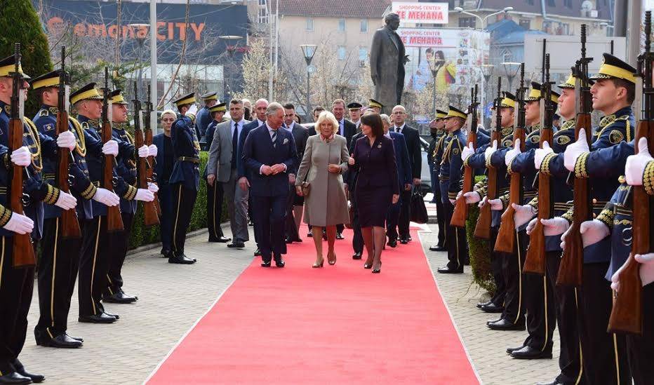 Jahjaga dekoroi Princin Charles me Urdhrin për Paqe e Demokraci