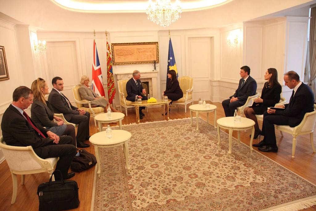 Jahjaga dekoroi Princin Charles me Urdhrin për Paqe e Demokraci