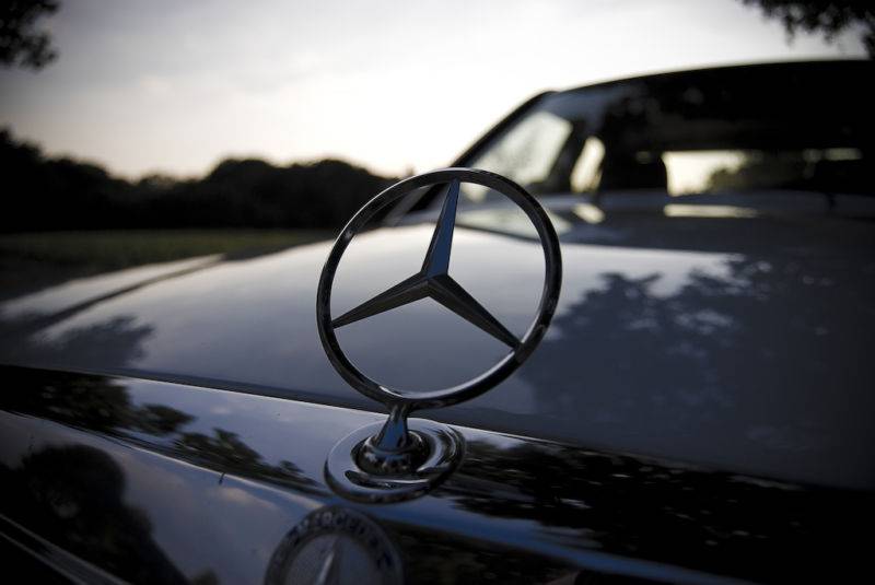 Daimler tërheq tre milionë makina