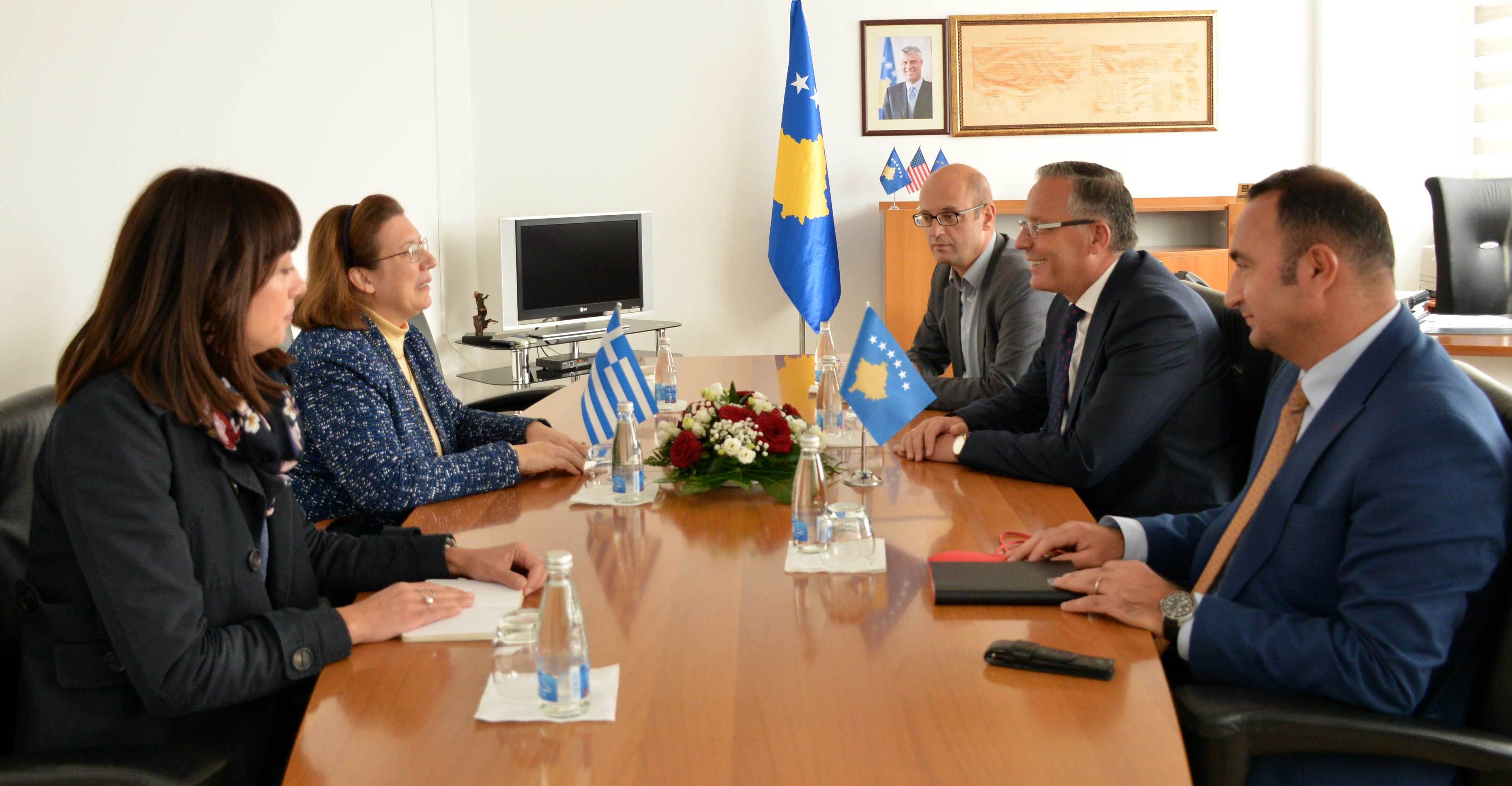 Greqia e gatshme për përkrahje në aspektin ekonomik dhe financiar