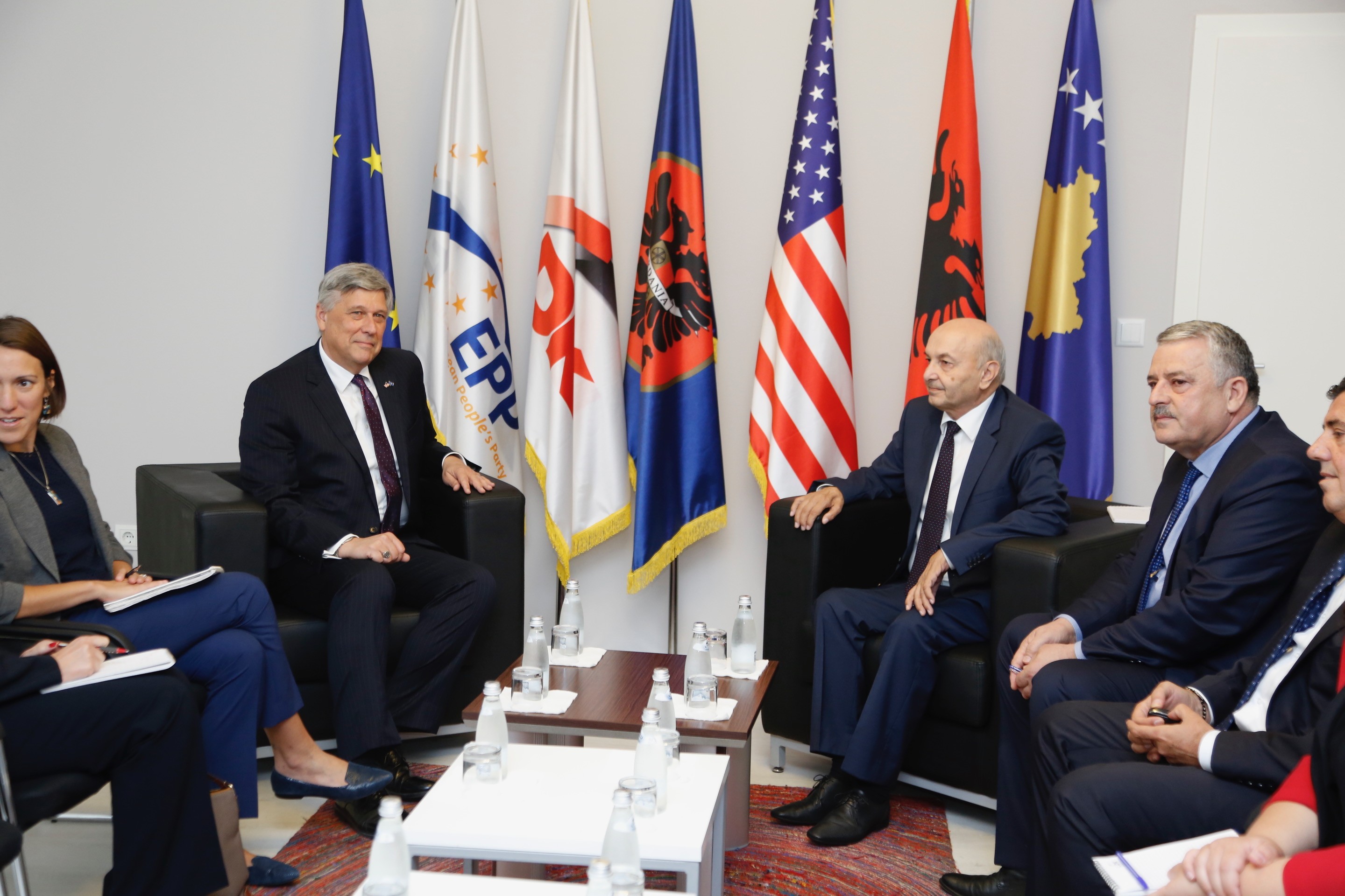 Kryetari Mustafa takoi Ambasadorin e SHBA-së Kosnett