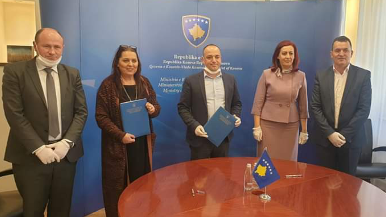 Ministrja Dumoshi inspektoi investimet që MKRS-ja po bën në Prizren