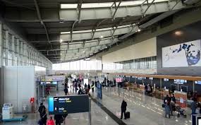 Menaxhmenti i Aeroportit kërcënon punëtoret grevist me masa ligjore